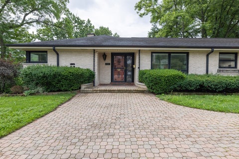Photo of 1501 W TALCOTT Road, Park Ridge, IL 60068 (MLS # 12776771)