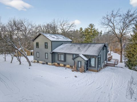 Photo of 1275 Country Club Road, Lake Zurich, IL 60047 (MLS # 12556466)