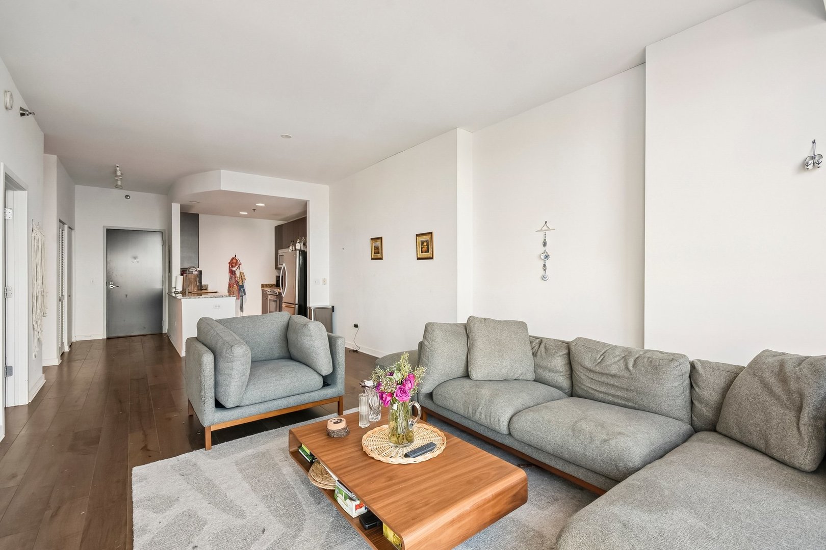 303 W Ohio Street 3309