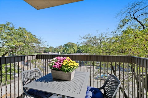 Tiny photo for 1660 N Lasalle Drive #305, Chicago, IL 60614 (MLS # 12789455)