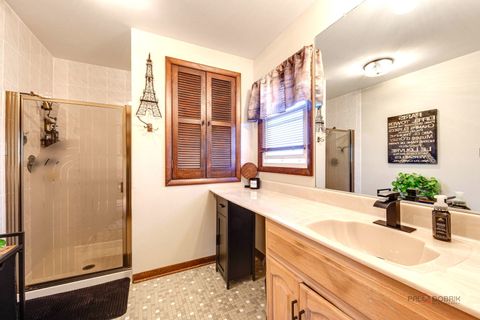 Tiny photo for 2042 S Goebbert Road, Arlington Heights, IL 60005 (MLS # 12649201)
