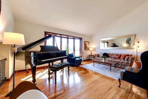 Tiny photo for 2042 S Goebbert Road, Arlington Heights, IL 60005 (MLS # 12649201)