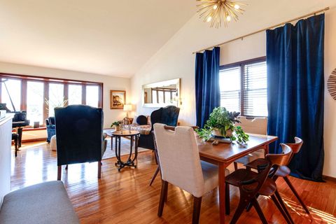 Tiny photo for 2042 S Goebbert Road, Arlington Heights, IL 60005 (MLS # 12649201)