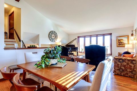 Tiny photo for 2042 S Goebbert Road, Arlington Heights, IL 60005 (MLS # 12649201)