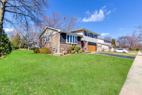 Tiny photo for 2042 S Goebbert Road, Arlington Heights, IL 60005 (MLS # 12649201)