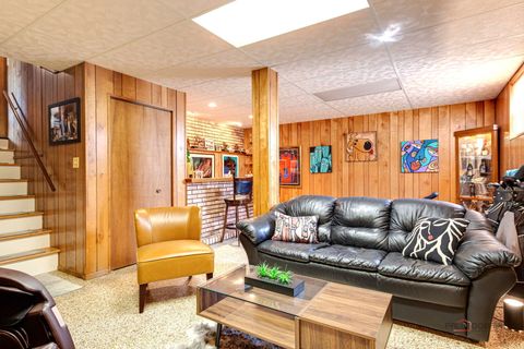 Tiny photo for 2042 S Goebbert Road, Arlington Heights, IL 60005 (MLS # 12649201)