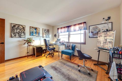 Tiny photo for 2042 S Goebbert Road, Arlington Heights, IL 60005 (MLS # 12649201)