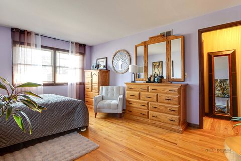 Tiny photo for 2042 S Goebbert Road, Arlington Heights, IL 60005 (MLS # 12649201)