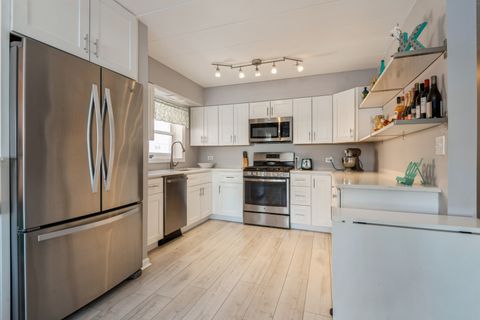 Tiny photo for 1316 Central Street #1E, Evanston, IL 60201 (MLS # 12599363)