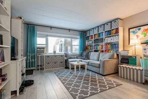 Tiny photo for 1316 Central Street #1E, Evanston, IL 60201 (MLS # 12599363)