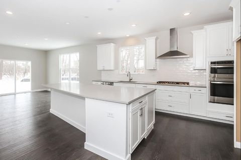 Tiny photo for 3812 Williams Street, Downers Grove, IL 60515 (MLS # 12593417)