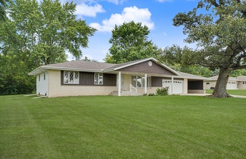 Tiny photo for 208 W Cemetery Road, Roberts, IL 60962 (MLS # 12617274)