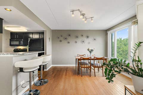 Tiny photo for 1 Renaissance Place #517, Palatine, IL 60067 (MLS # 12730635)