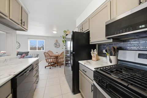 Tiny photo for 7656 159th Place #30, Tinley Park, IL 60477 (MLS # 12557470)