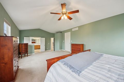 Tiny photo for 224 Cross Creek Lane, Lindenhurst, IL 60046 (MLS # 12608813)