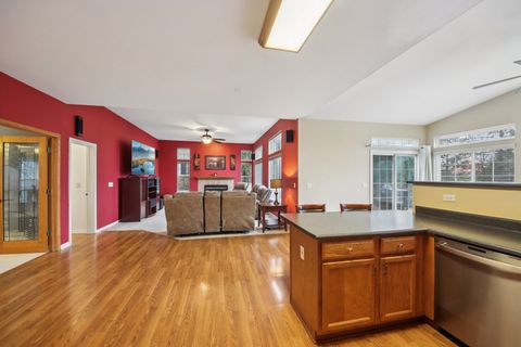 Tiny photo for 224 Cross Creek Lane, Lindenhurst, IL 60046 (MLS # 12608813)