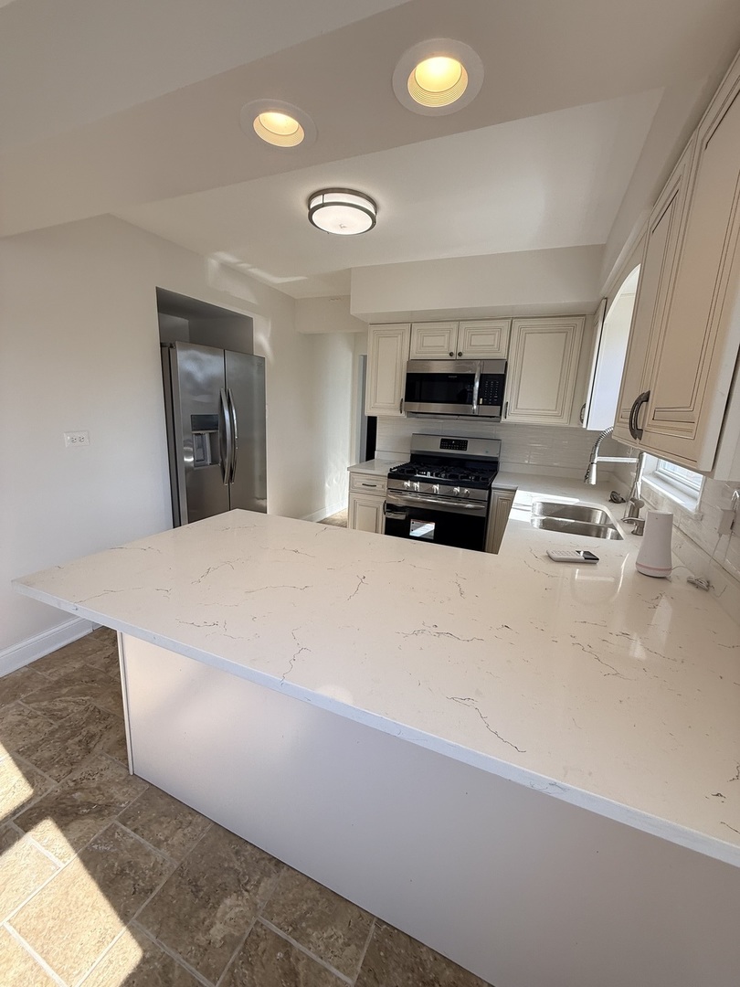 8958 S Oglesby Avenue