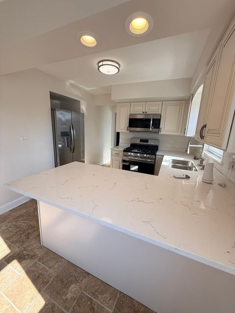 Tiny photo for 8958 S Oglesby Avenue, Chicago, IL 60617 (MLS # 12395902)