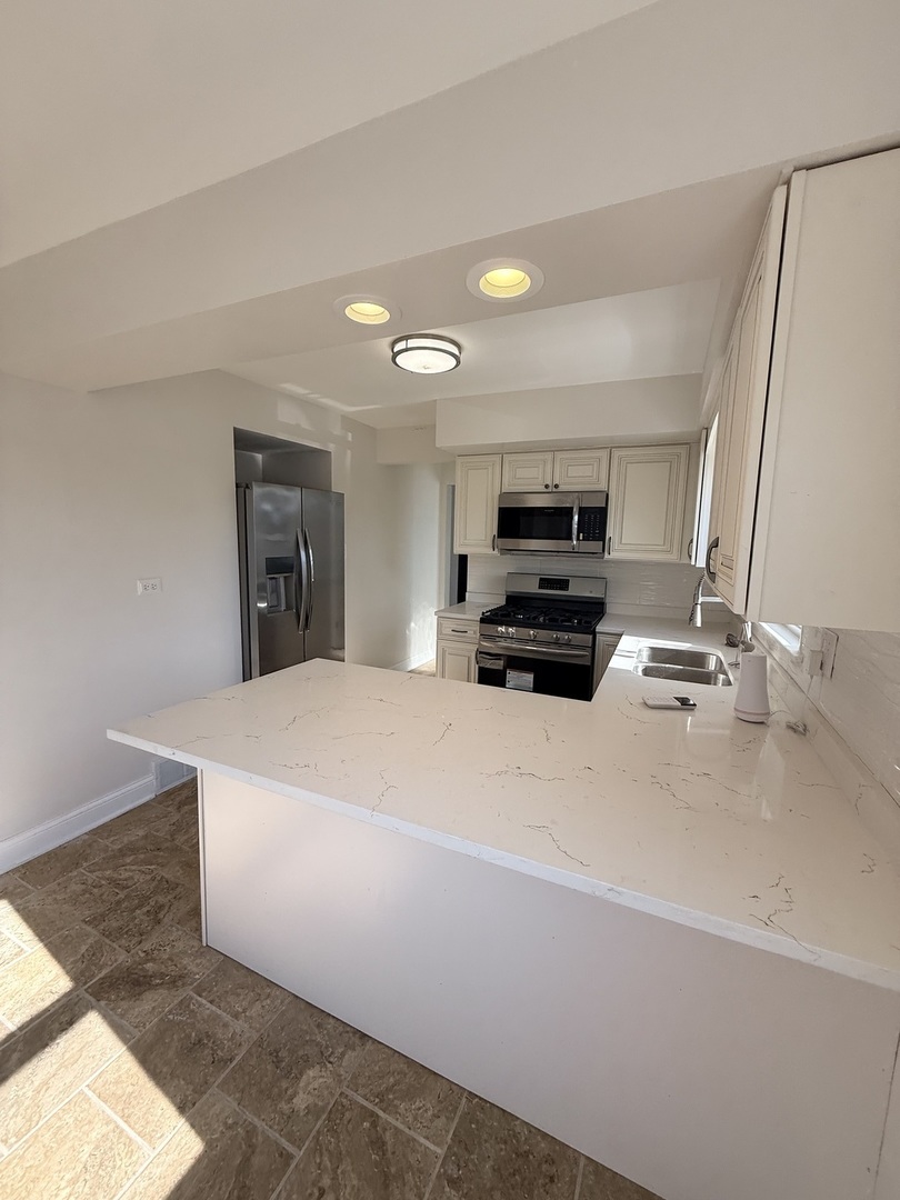 8958 S Oglesby Avenue