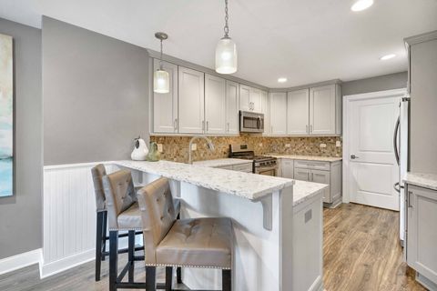 Tiny photo for 843 ROSEBUD Court #843, Roselle, IL 60172 (MLS # 12581450)