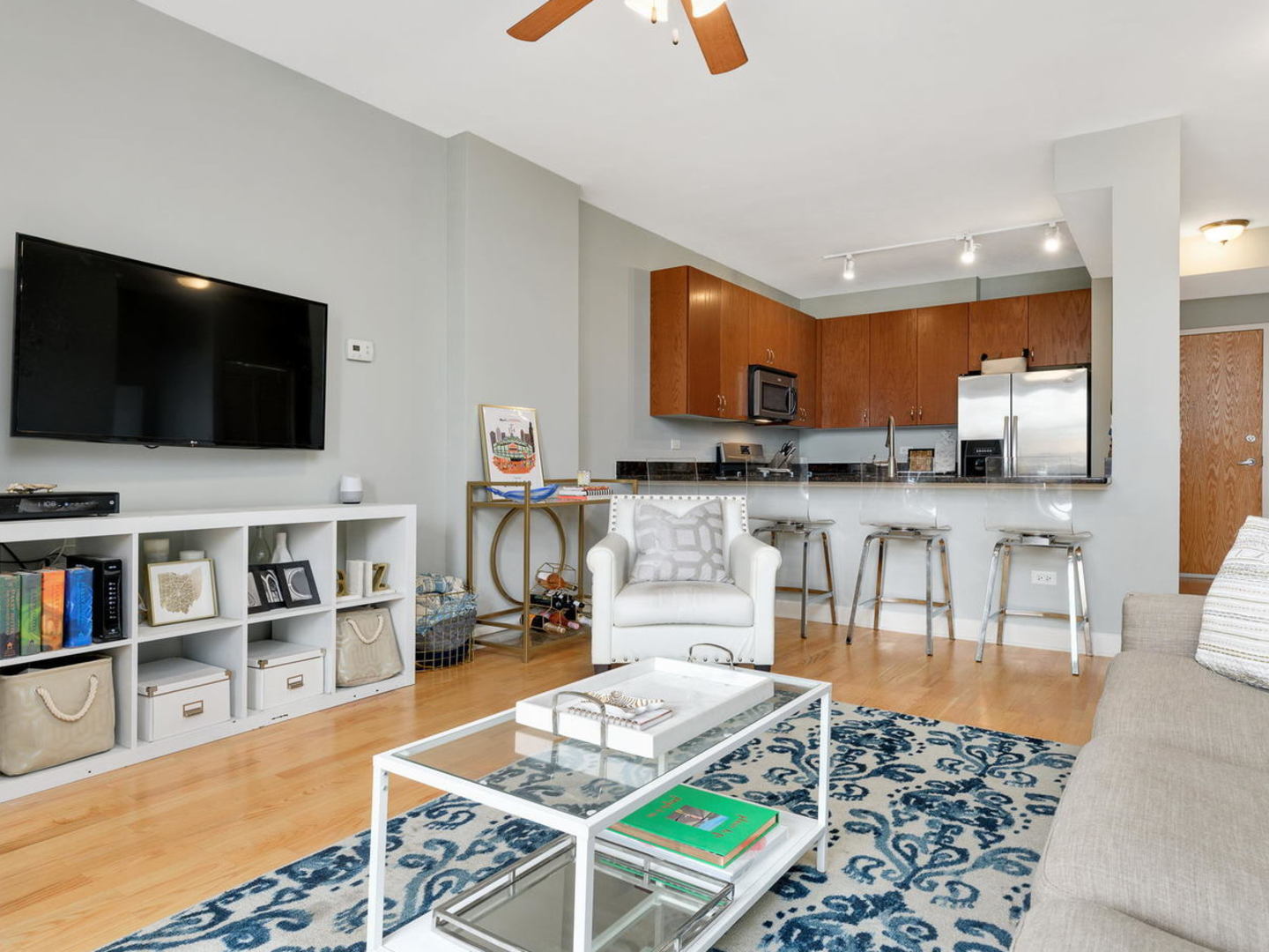 451 W Huron Street 502