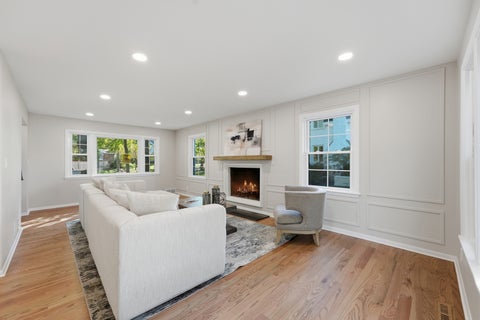 Tiny photo for 542 E Prospect Avenue, Lake Bluff, IL 60044 (MLS # 12779642)