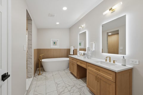 Tiny photo for 542 E Prospect Avenue, Lake Bluff, IL 60044 (MLS # 12779642)