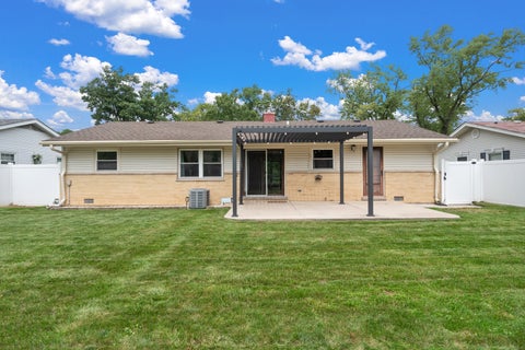 Tiny photo for 109 Crest Avenue, Elk Grove Village, IL 60007 (MLS # 12741065)