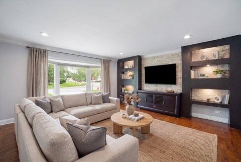 Tiny photo for 109 Crest Avenue, Elk Grove Village, IL 60007 (MLS # 12741065)
