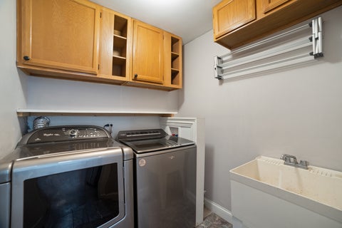 Tiny photo for 109 Crest Avenue, Elk Grove Village, IL 60007 (MLS # 12741065)