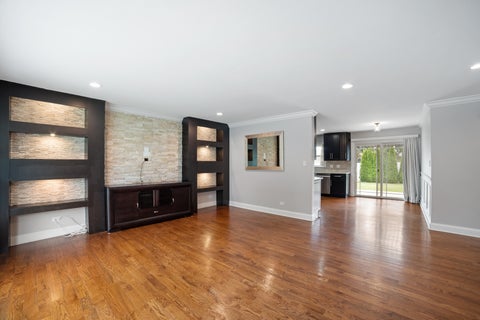 Tiny photo for 109 Crest Avenue, Elk Grove Village, IL 60007 (MLS # 12741065)