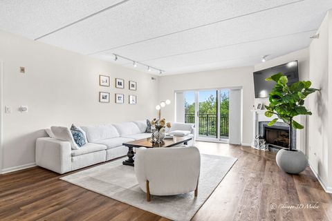 Tiny photo for 445 Village Green Parkway #304, Lincolnshire, IL 60069 (MLS # 12688245)
