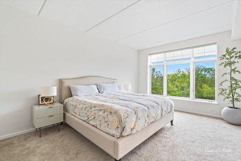 Tiny photo for 445 Village Green Parkway #304, Lincolnshire, IL 60069 (MLS # 12688245)