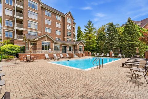 Tiny photo for 445 Village Green Parkway #304, Lincolnshire, IL 60069 (MLS # 12688245)