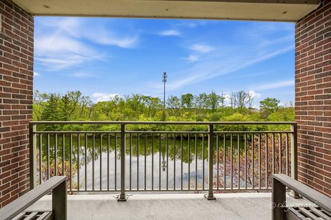 Tiny photo for 445 Village Green Parkway #304, Lincolnshire, IL 60069 (MLS # 12688245)