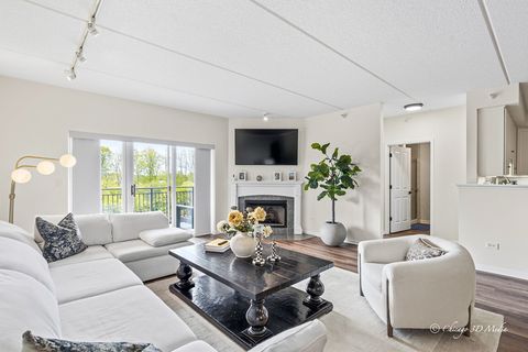 Tiny photo for 445 Village Green Parkway #304, Lincolnshire, IL 60069 (MLS # 12688245)