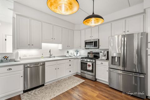 Tiny photo for 445 Village Green Parkway #304, Lincolnshire, IL 60069 (MLS # 12688245)