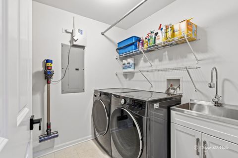 Tiny photo for 445 Village Green Parkway #304, Lincolnshire, IL 60069 (MLS # 12688245)