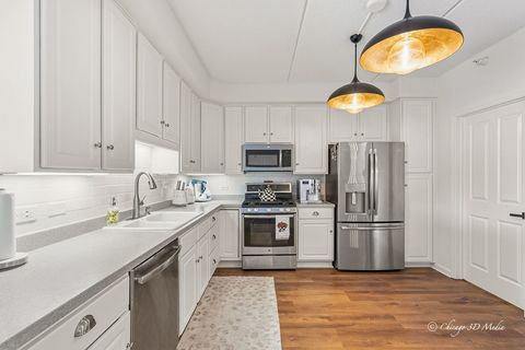 Tiny photo for 445 Village Green Parkway #304, Lincolnshire, IL 60069 (MLS # 12688245)