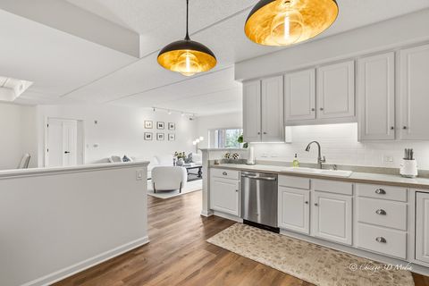 Tiny photo for 445 Village Green Parkway #304, Lincolnshire, IL 60069 (MLS # 12688245)