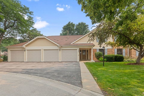 Photo of 1022 Thorndale Court #A2, Wheeling, IL 60090 (MLS # 12691785)