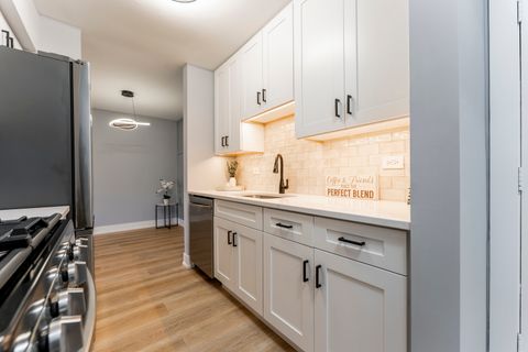 Tiny photo for 10 Oak Creek Drive #1020, Buffalo Grove, IL 60089 (MLS # 12588338)