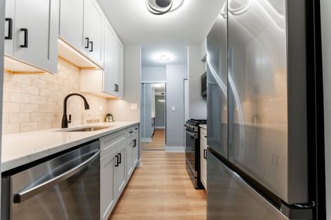 Tiny photo for 10 Oak Creek Drive #1020, Buffalo Grove, IL 60089 (MLS # 12588338)