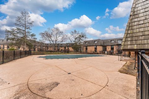 Tiny photo for 10 Oak Creek Drive #1020, Buffalo Grove, IL 60089 (MLS # 12588338)