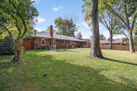 Tiny photo for 124 W Old Elm Road, Lake Forest, IL 60045 (MLS # 12491182)