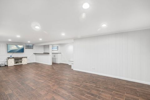 Tiny photo for 124 W Old Elm Road, Lake Forest, IL 60045 (MLS # 12491182)