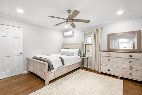 Tiny photo for 124 W Old Elm Road, Lake Forest, IL 60045 (MLS # 12491182)