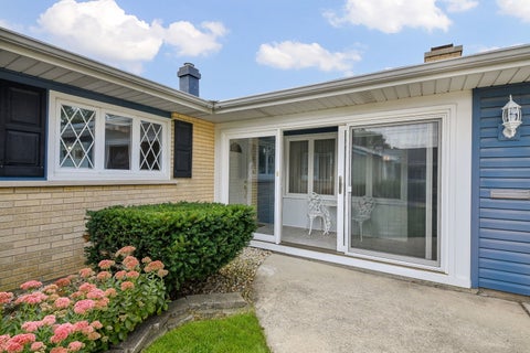 Tiny photo for 337 W Edson Place, Lombard, IL 60148 (MLS # 12762579)