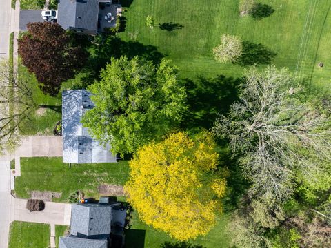 Tiny photo for 2625 Fairhaven Road, Davenport, IA 52803 (MLS # 12632522)