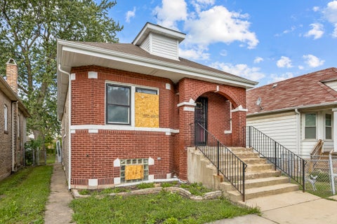 Photo of 9132 S Blackstone Avenue, Chicago, IL 60619 (MLS # 12765776)